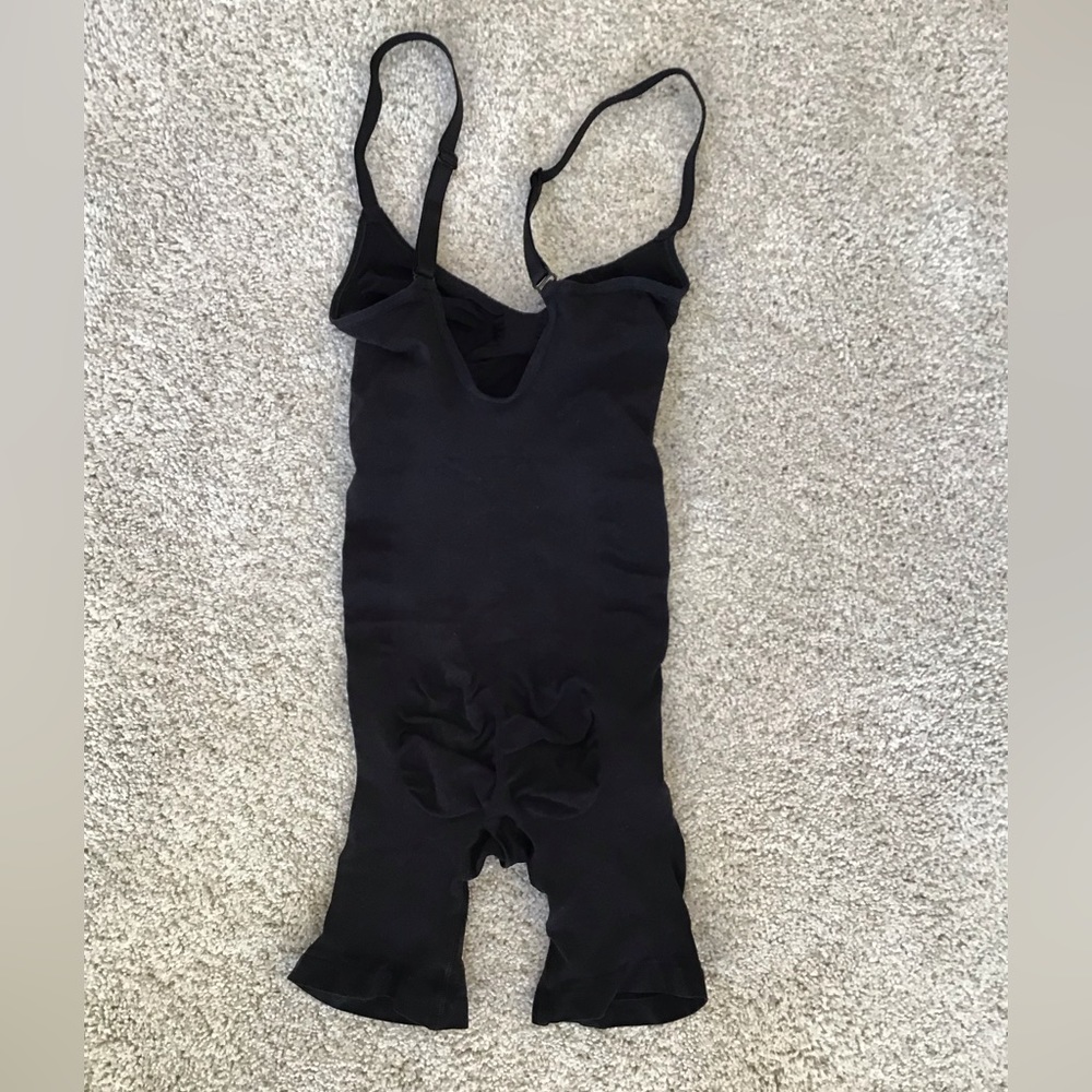 SKIMS Seamless Sculpt Mid Thigh Bodysuit - Picture 6 of 7